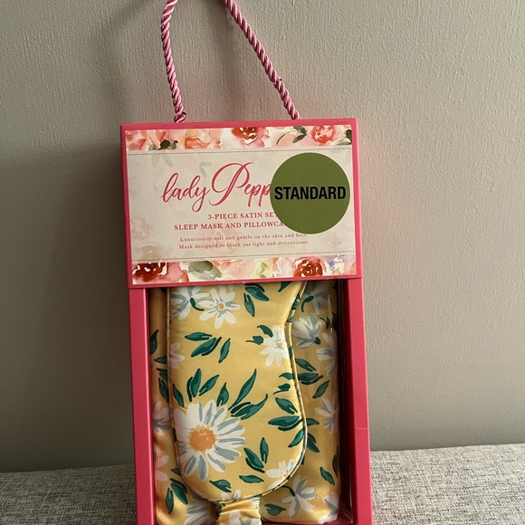 Lady Pepperell Satin Pillowcase Pair & Eyemask Gift Set - Yellow Daisy - Picture 2 of 3